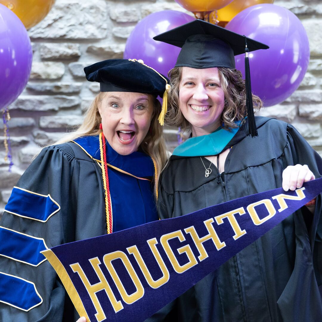 HoughtonUniv's tweet photo. Students (and professors ๐ ) are ready for the #FirstDayOfSchool ๐ ๐
#FirstDayPhoto #GoHighlanders #FEARLESS https://t.co/zrzZiNa7S0