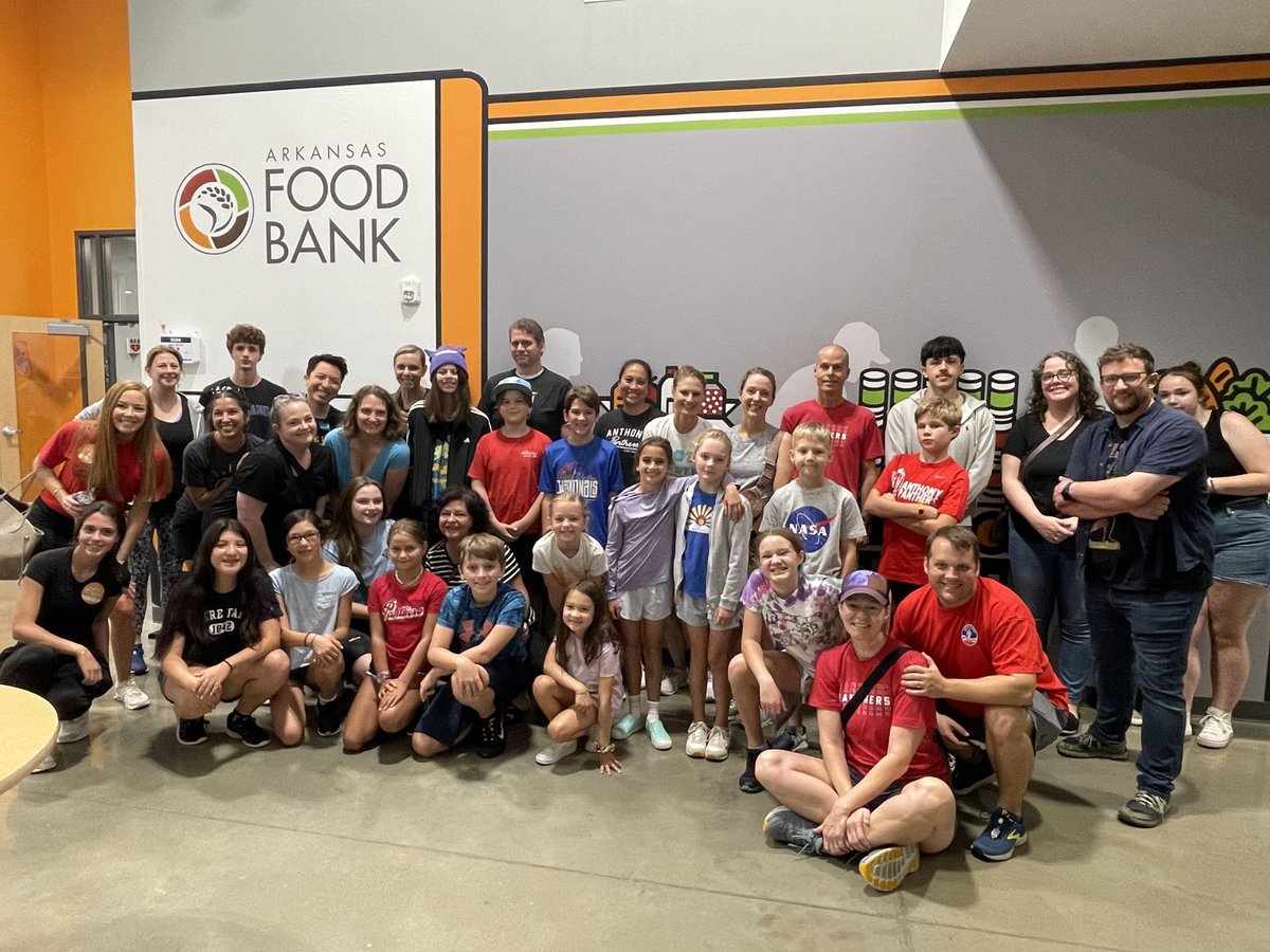 AnthonySchool's tweet photo. Panther Community Project! TAS students, families and staff spent Saturday morning volunteering at the @arfoodbank. It was a fun and productive morning serving our central Arkansas community. #TAScommunity https://t.co/6v4yglWkr6