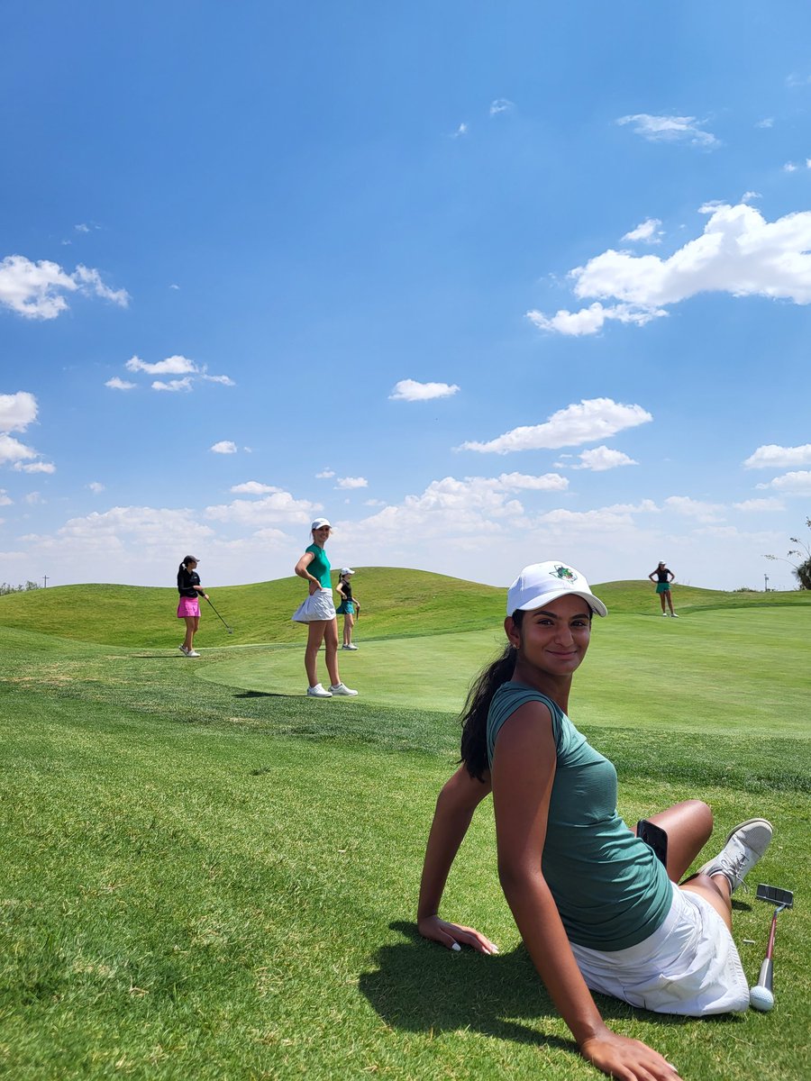 KateBennettGolf's tweet photo. We shot -6 in @USGA #USWFourBall qualifier - not quite enough to get it done! 8 biridies & a huge win in the playoff for 1st Alternate! Thanks #SCAGA & #PaintedDunesDesert for being fine hosts! Love @ElPasoTXGov #KateBennett #ALLinAVL #UNCA #BoomDawgs #TeamTitleist #Vision54 https://t.co/16en86O4sy