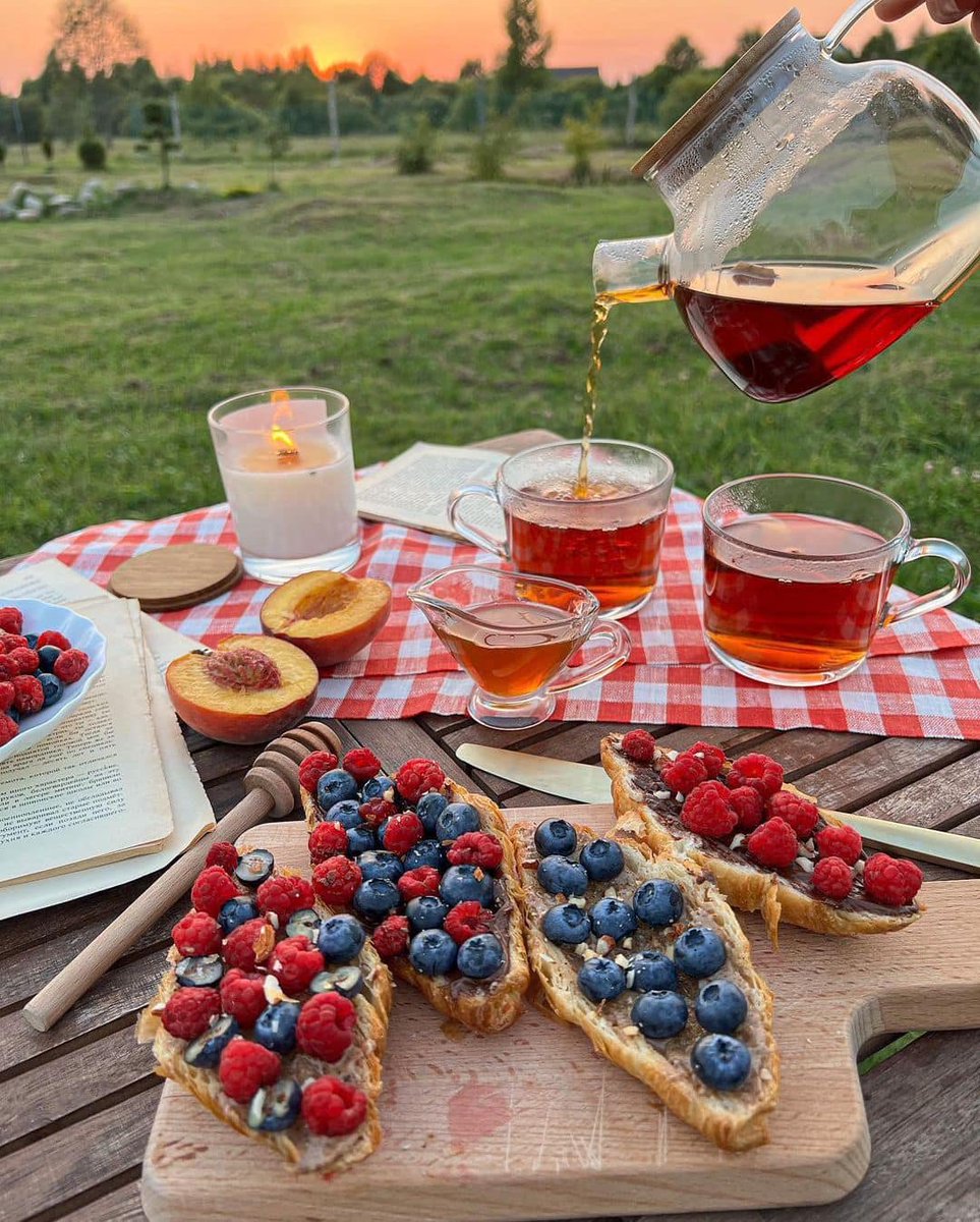prettiestavenue's tweet photo. tea time https://t.co/jN55ASiK4F