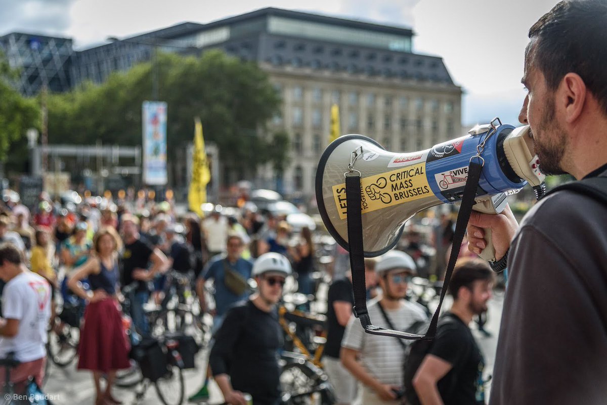 CritMassBrussel's tweet photo. 29/09 - #CriticalMass 
🚲🚲🚲
➡️ Starting point: Trône
➡️ Ride together
➡️ Bring your 🎶, flag, lights and all you need to enjoy the moment

See you @ 18h00
#ridebikesnottanks 
#kритичнамасатут
#letsridetogether

(📷 @benbaudart)
https://t.co/po1yMsttZd https://t.co/q3T8RQ8GVt