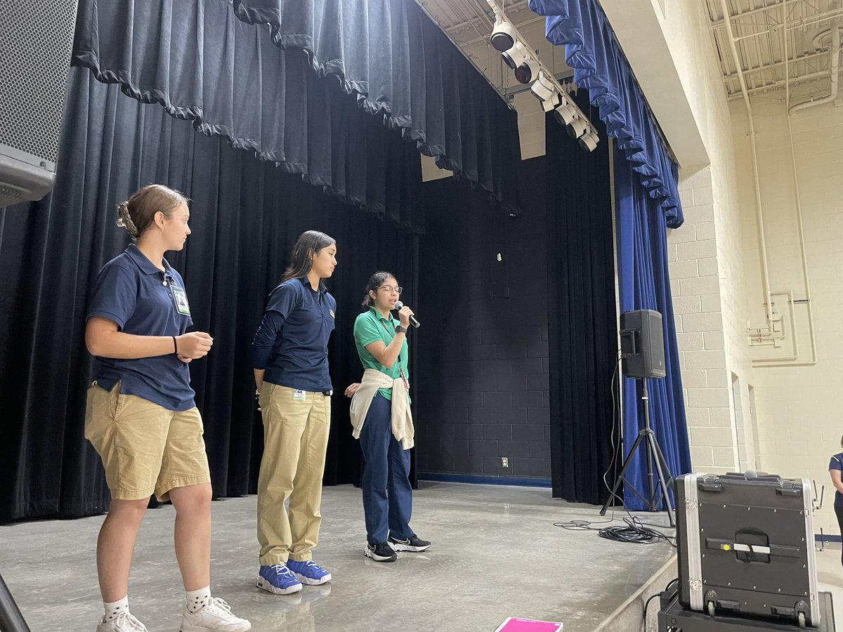 Ysleta_YWLA's tweet photo. YWLA promotes sisterhood, leadership, and unity through our Sisterhood Monday Meetings. #ywprep @ywprep https://t.co/Er3vwFAUjS