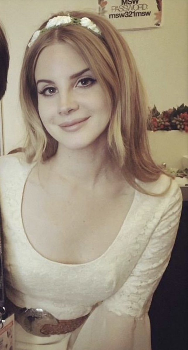 nectarofthwgods's tweet photo. that time in 2016 when lana del rey went blond for like 2 days is everything to me https://t.co/gY0shfaLEu