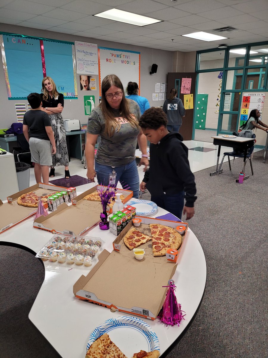 Laura Bull tweet media