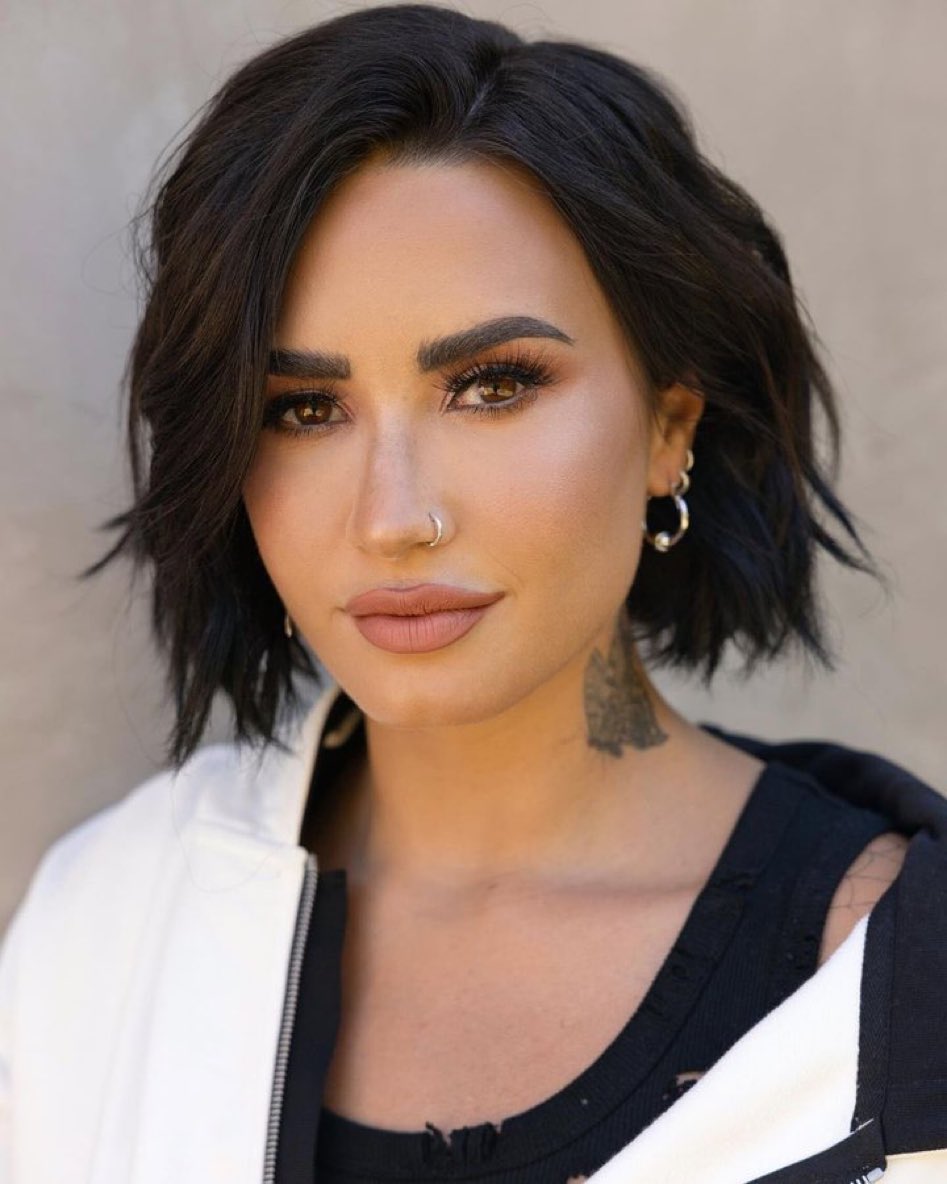 Demi Lovato looks beautiful in new photo.