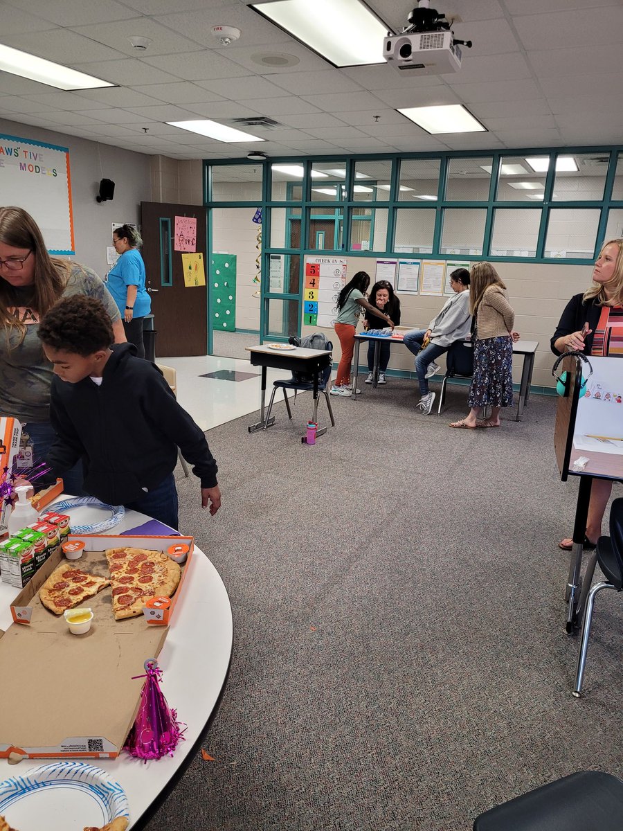 Laura Bull tweet media