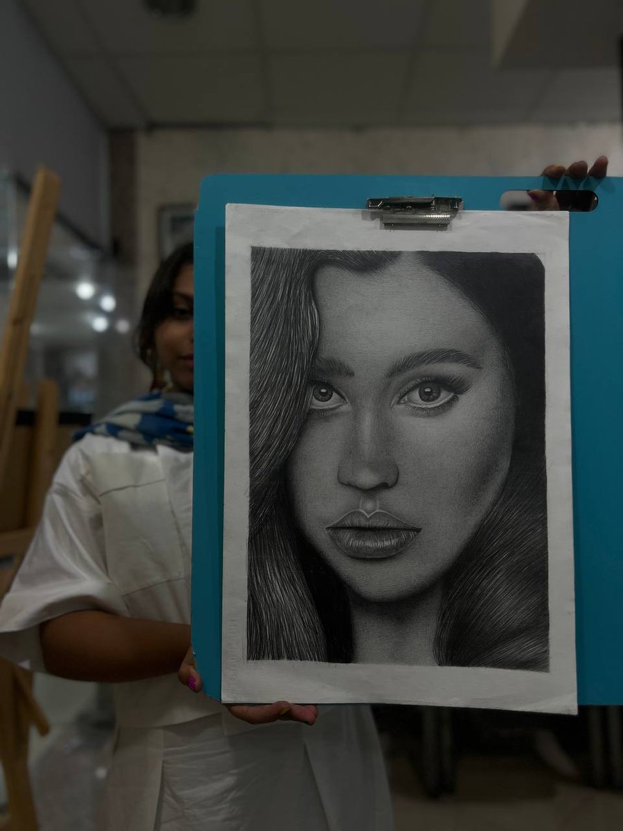 بلاخره امروز تموم شد و من یه موفقیت کوچیک دیگه به دست اوردم،میدونم دیده نمیشه ولی خب پستش کردم دیگه