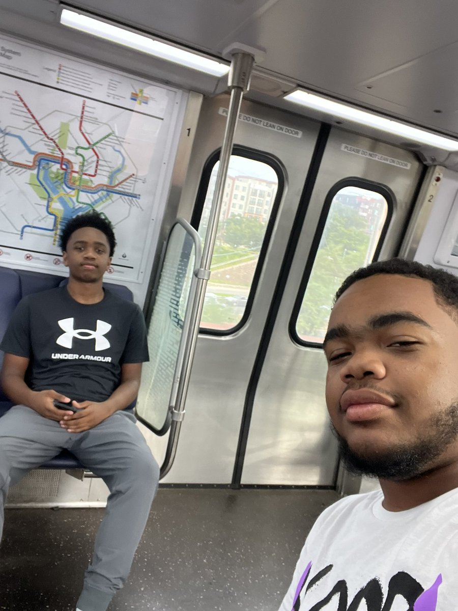 sherryjwms48's tweet photo. Senior and Junior year loading…..
#easternhighschooldc #StudentSuccess
#esports
#eball
#eSports
#dciaa https://t.co/5ckq4tl5mI