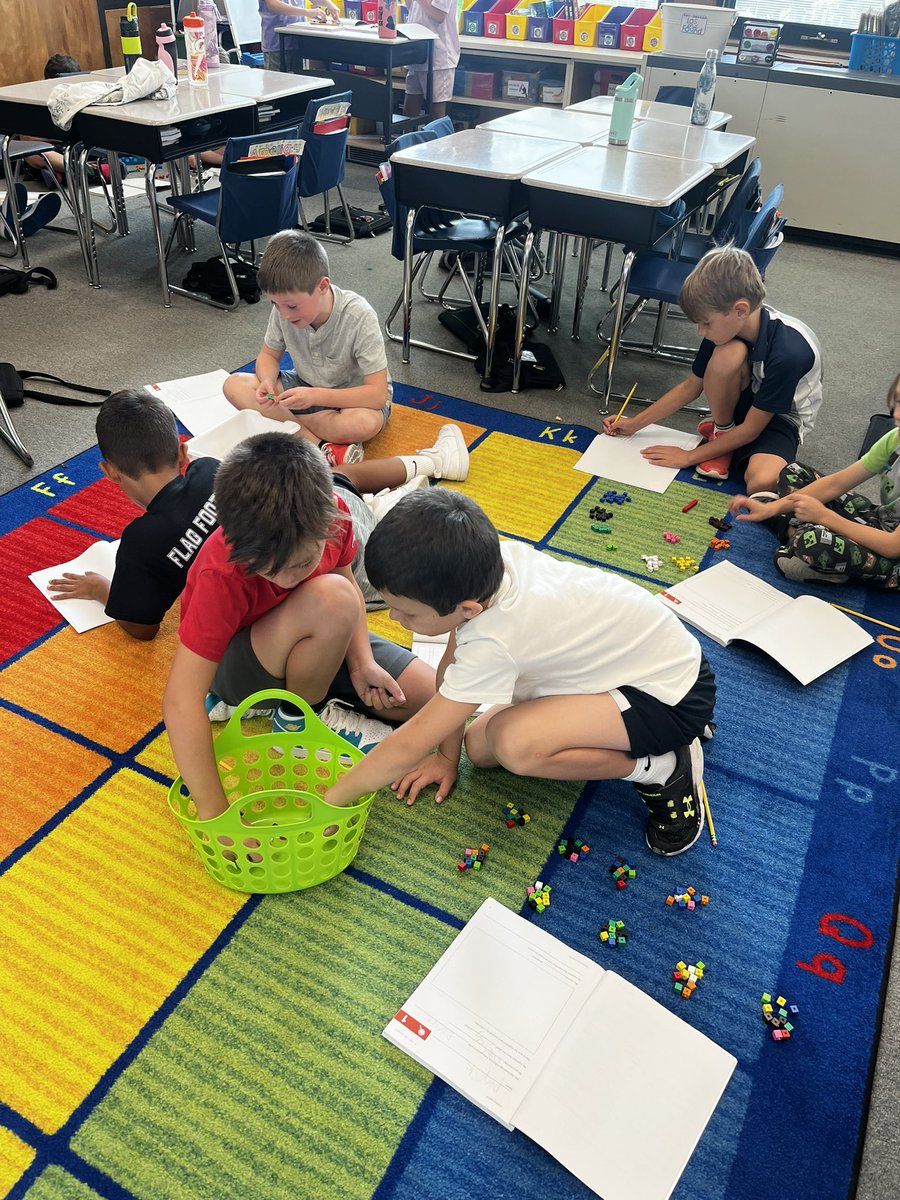 Miss_Bennett7's tweet photo. First 3rd grade Math lesson of the year! Students had to work with a partner to organize cubes to make them easier to count! So many strategies!! https://t.co/8CTTqKAnJ6