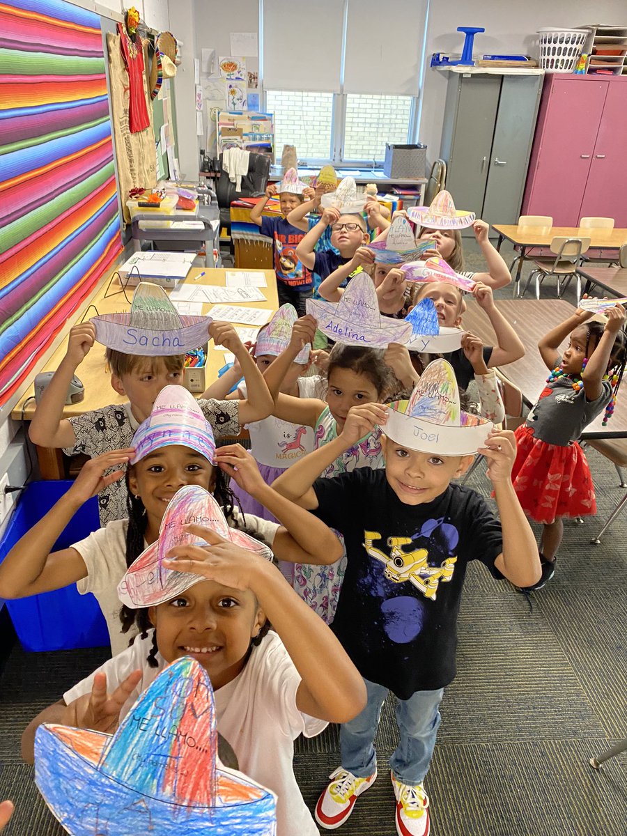 thibaud_cecile's tweet photo. Day 1 #elementaryspanish was fantastic! The biggest change was that I decorated a little more than last year! Today, Kinder showing off their ME LLAMO SOMBRERO #classroom #decoration #HablamosEspañol @BASDSpGarden @BethlehemAreaSD @BASDLiteracy4Me #BASDCommunity #BASDComunidad https://t.co/vd68qUgx2Z