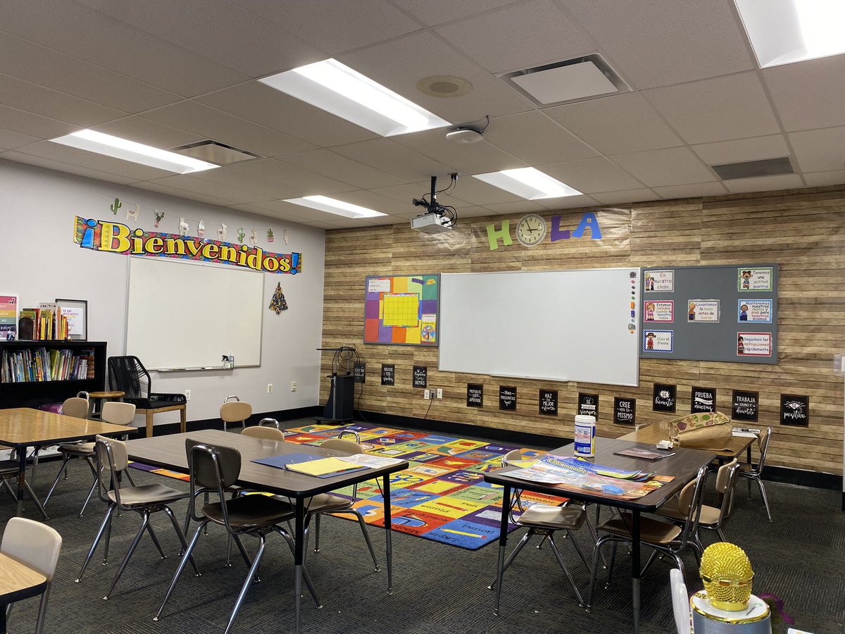 thibaud_cecile's tweet photo. Day 1 #elementaryspanish was fantastic! The biggest change was that I decorated a little more than last year! Today, Kinder showing off their ME LLAMO SOMBRERO #classroom #decoration #HablamosEspañol @BASDSpGarden @BethlehemAreaSD @BASDLiteracy4Me #BASDCommunity #BASDComunidad https://t.co/vd68qUgx2Z