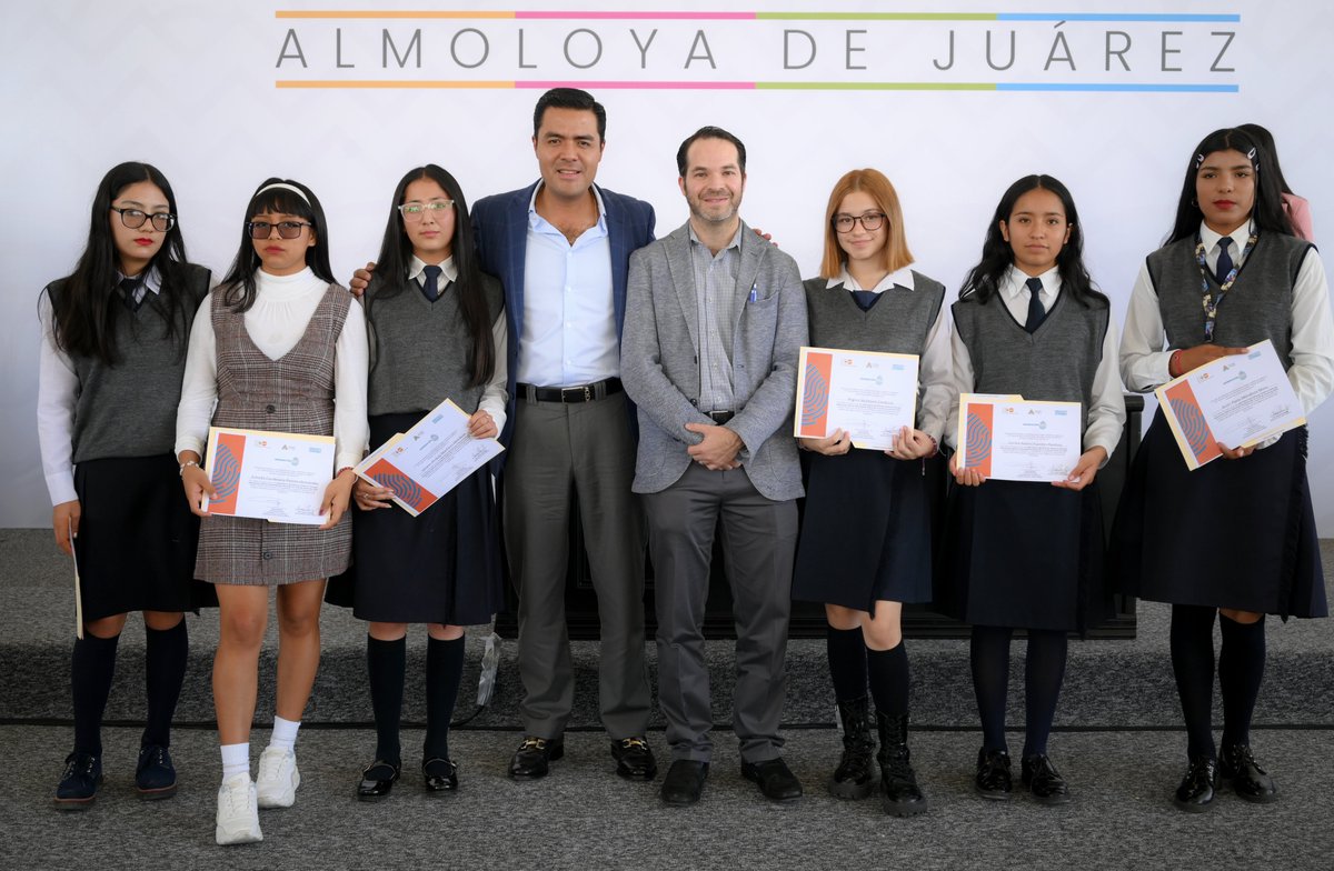 UNFPAMexico's tweet photo. 👉El pasado 24/08 acompañamos a diversas #juventudes, participantes del #PoliLab #Generación2030, a presentar sus propuestas de política pública al Cabildo Juvenil de Almoloya, Edomex.
👏 ¡Enhorabuena por estas iniciativas que buscan transformar la realidad de las #juventudes!✅ https://t.co/83BdoZz0vq