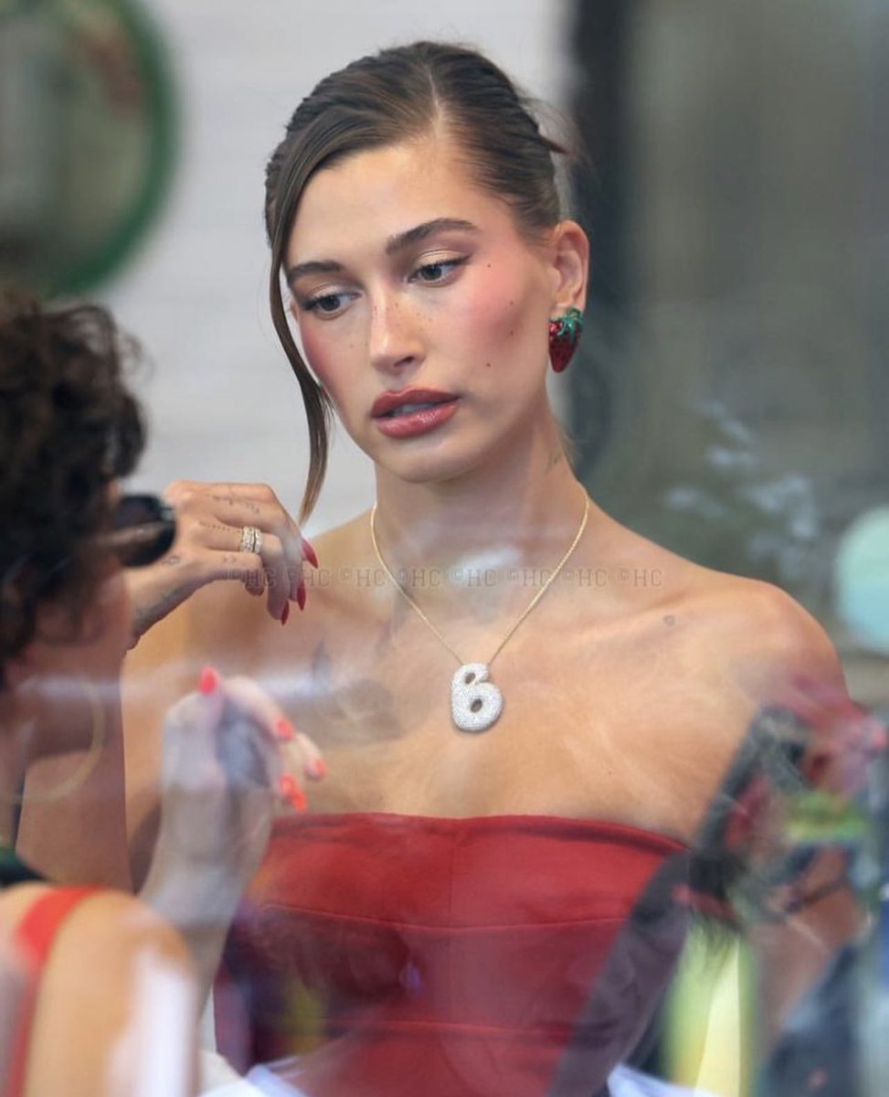 safejailey's tweet photo. hailey bieber. https://t.co/DJqO4TpstI