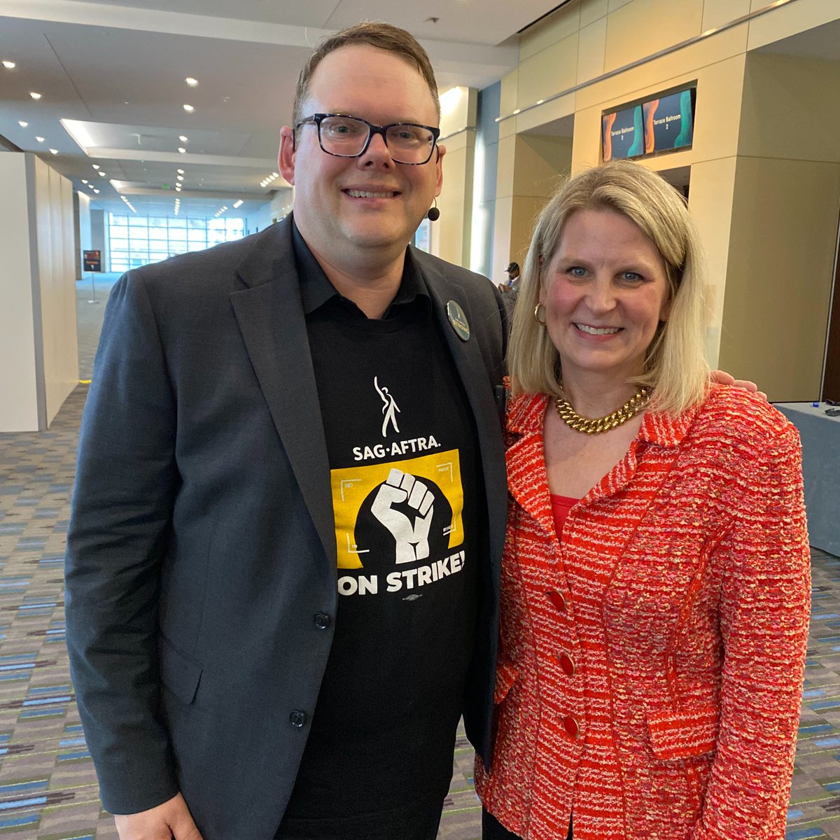 Yesterday’s kickoff for the @unioglobalunion World Congress was a powerful show of international &amp; domestic solidarity. 

Proud to stand besides labor organizers like <a href="/DuncanCI/">Duncan Crabtree-Ireland</a> of <a href="/SAGAFTRA/">SAG-AFTRA</a> &amp; Shr Chain and Yu Hsuan of the Taiwan Federation of Financial Unions! #UNIRisingTogether