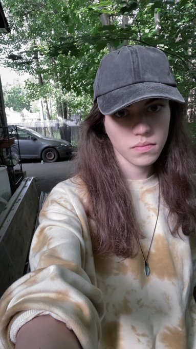 that car behind me has seen better days &hellip; https://t.co/d836IWzPUa