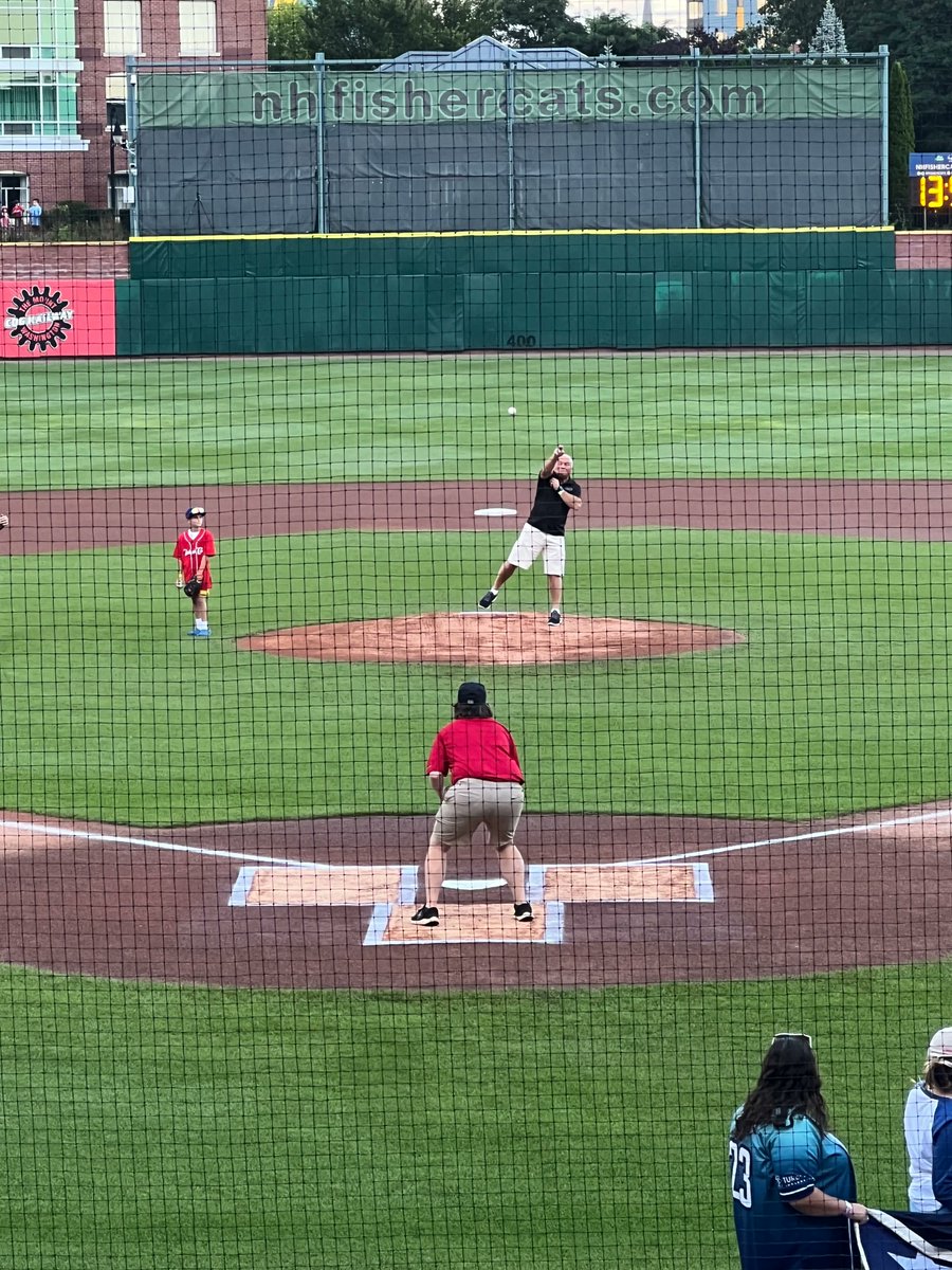 WeKnowTrucks's tweet photo. ATG employees came together for an evening at Delta Dental Stadium to cheer on the @FisherCats.The group gathered in one of the luxury suites for food, fun, and socializing. ATG CEO and President, Kevin Holmes, threw out the first pitch and the night ended with a firework display https://t.co/U54riu45Mx