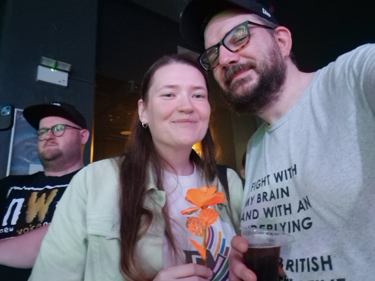 土曜日のChoco x Eveのイベントで<a href="/chie_gtmv/">小石川 チエ</a>に会った。入場時にオレンジの花をくれました。涙が出ました！本当にありがとう！