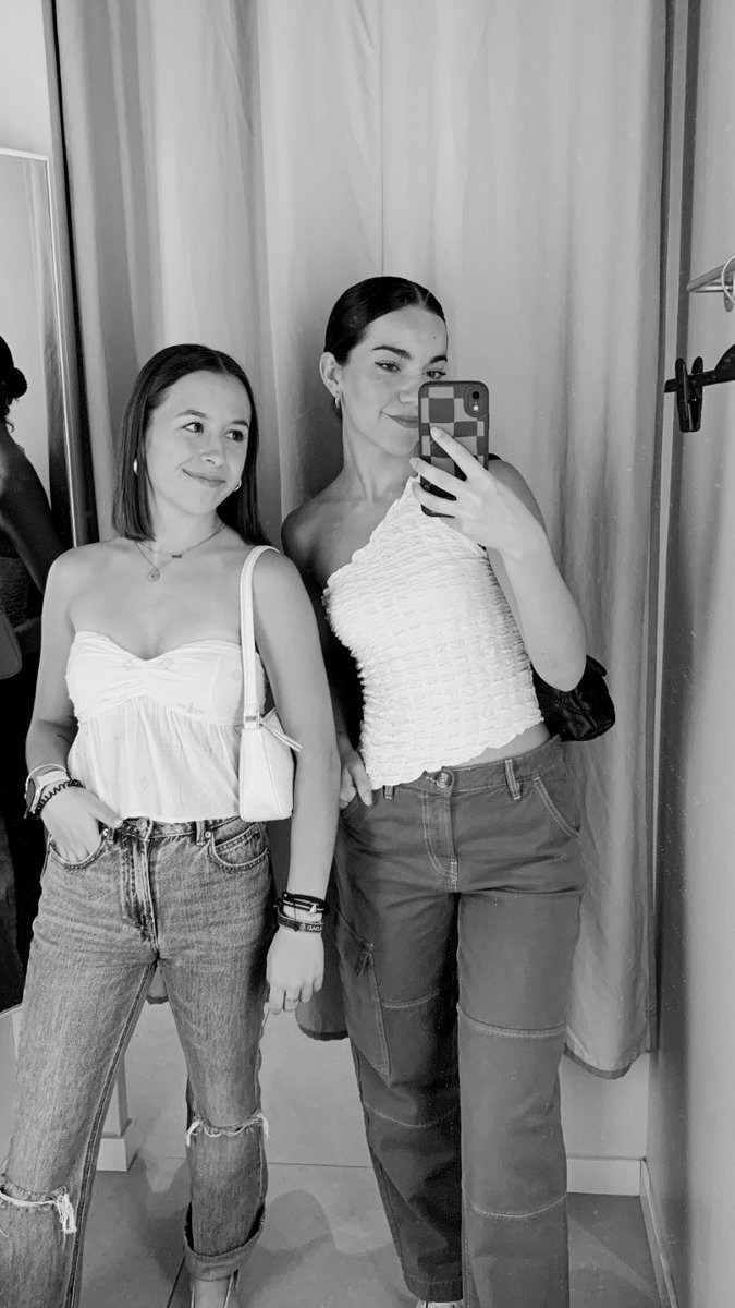 inescastillaa_'s tweet photo. personas vitamina 🥺, no sabéis cuanto quiero a esta persona  💗@marialaraaa09 https://t.co/46Bgl6euxc