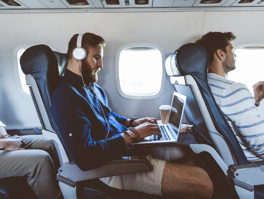 JaredSmall_'s tweet photo. Here's something I bet you never heard before:

Next time on a flight, don't go to sleep.

Don't watch a movie or anything.

Get some work done.

Because your creative juices flow better from the cabin pressure and altitude.

Try it out.

I promise you, your productivity will 🚀 https://t.co/KP5lRjdG6o