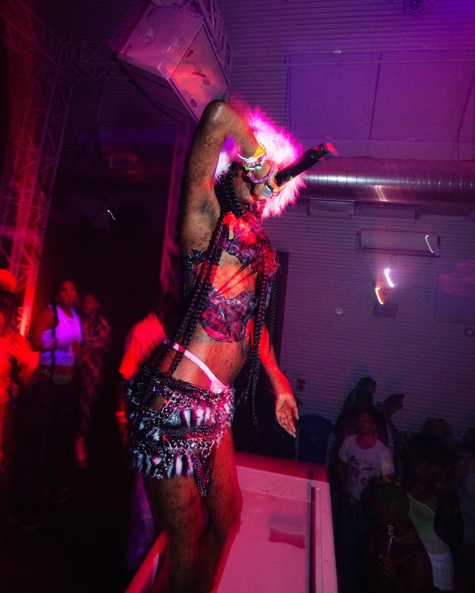 AHighlySenBlkWN's tweet photo. THE BABES REALLY ATE THE NIGHT. ✨
@bbymutha @Jasminearmanii @LolitaLeopard #Vayda https://t.co/GdwysdqoE5