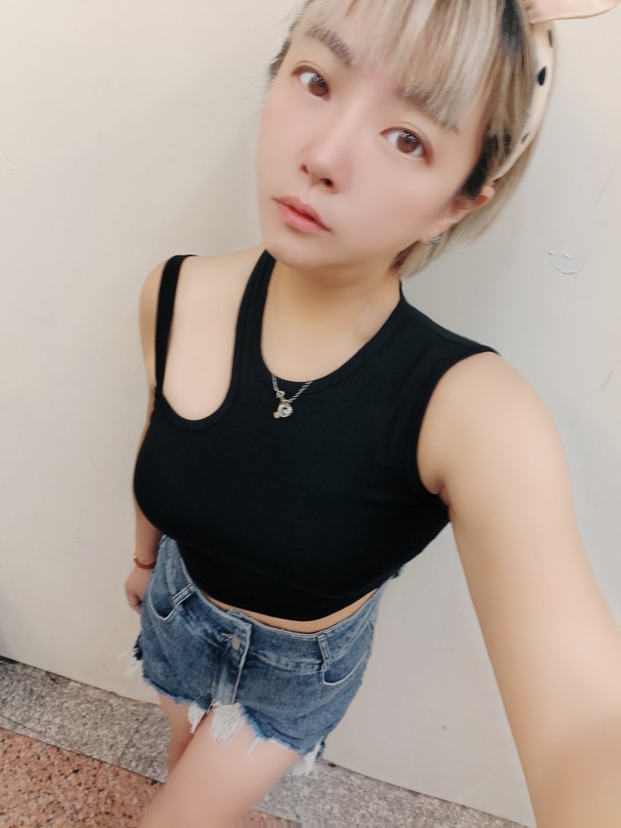 早安••• 天阿！還沒開始就想睡覺 好像吃了安眠藥一樣°> https://t.co/QyMb7Zw1we