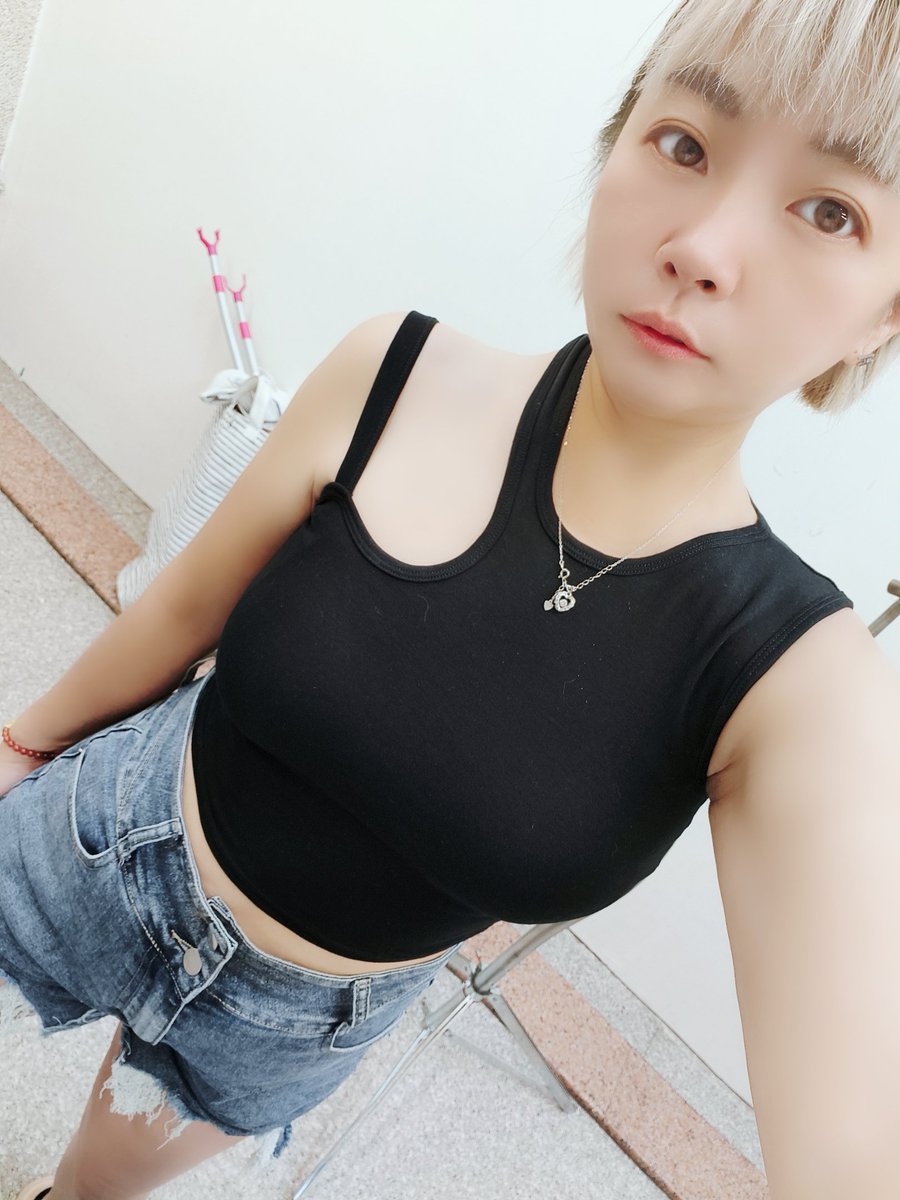 早安••• 天阿！還沒開始就想睡覺 好像吃了安眠藥一樣°> https://t.co/QyMb7Zw1we