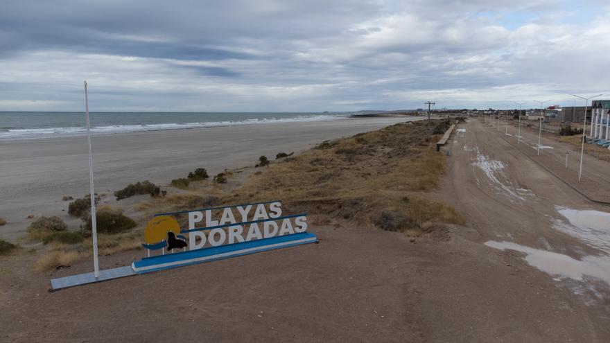 Chubutparatodos's tweet photo. En el balneario Playas Doradas todavía viven el abandono de una minera y desconfían del oleoducto de #Ypf
https://t.co/DlAq76IHqM
#ChubutParaTodos #PlayasDoradas https://t.co/oCMHM0hcQH