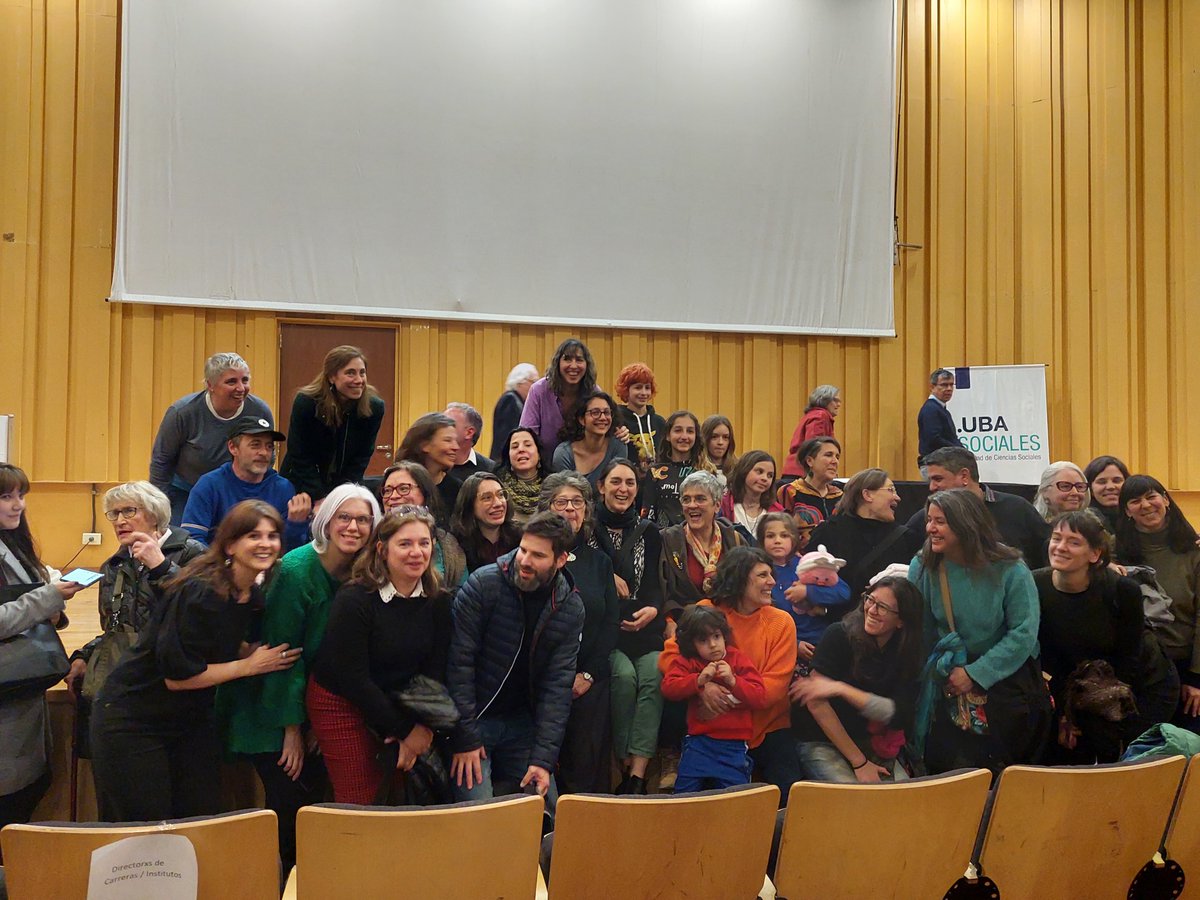 abuelasdifusion's tweet photo. El último reconocimiento es para todxs lxs estudiantes que pasaron por el Archivo a lo largo de estos 25 años de historia colectiva forjada entre #Abuenas y @ubasociales https://t.co/OmgGbktdRQ