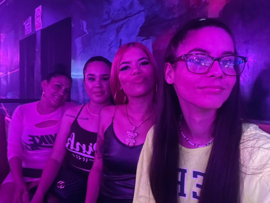 Las menos borrachas ❤️ <a href="/ladeloslentes_/">la de los espejuelos 🤍</a>