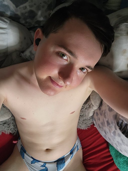 Hey guys I'm now live on chaturbate xtylercam69 https://t.co/C2BfpWBd64