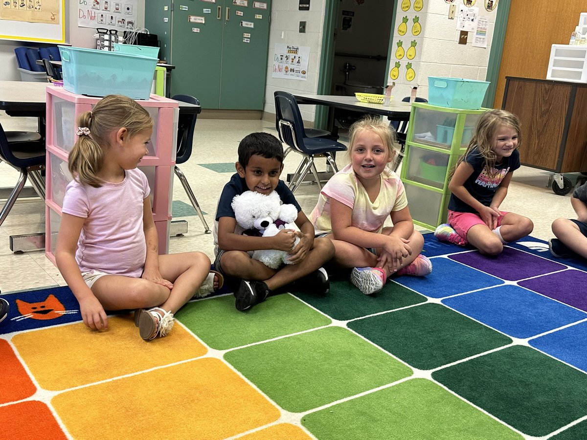 MrsLaneSMEK's tweet photo. Today we were introduced to Math Max and @MathMax_andMrsB! We learned what math is and we built our community by showing everyone in our class that we can be mathematicians. It’s going to be a great year full of math fun!

#InspireNYCSD
#BecomeBelongBeNorthern 
@SMEPolarBears https://t.co/41iVtRG6Ne