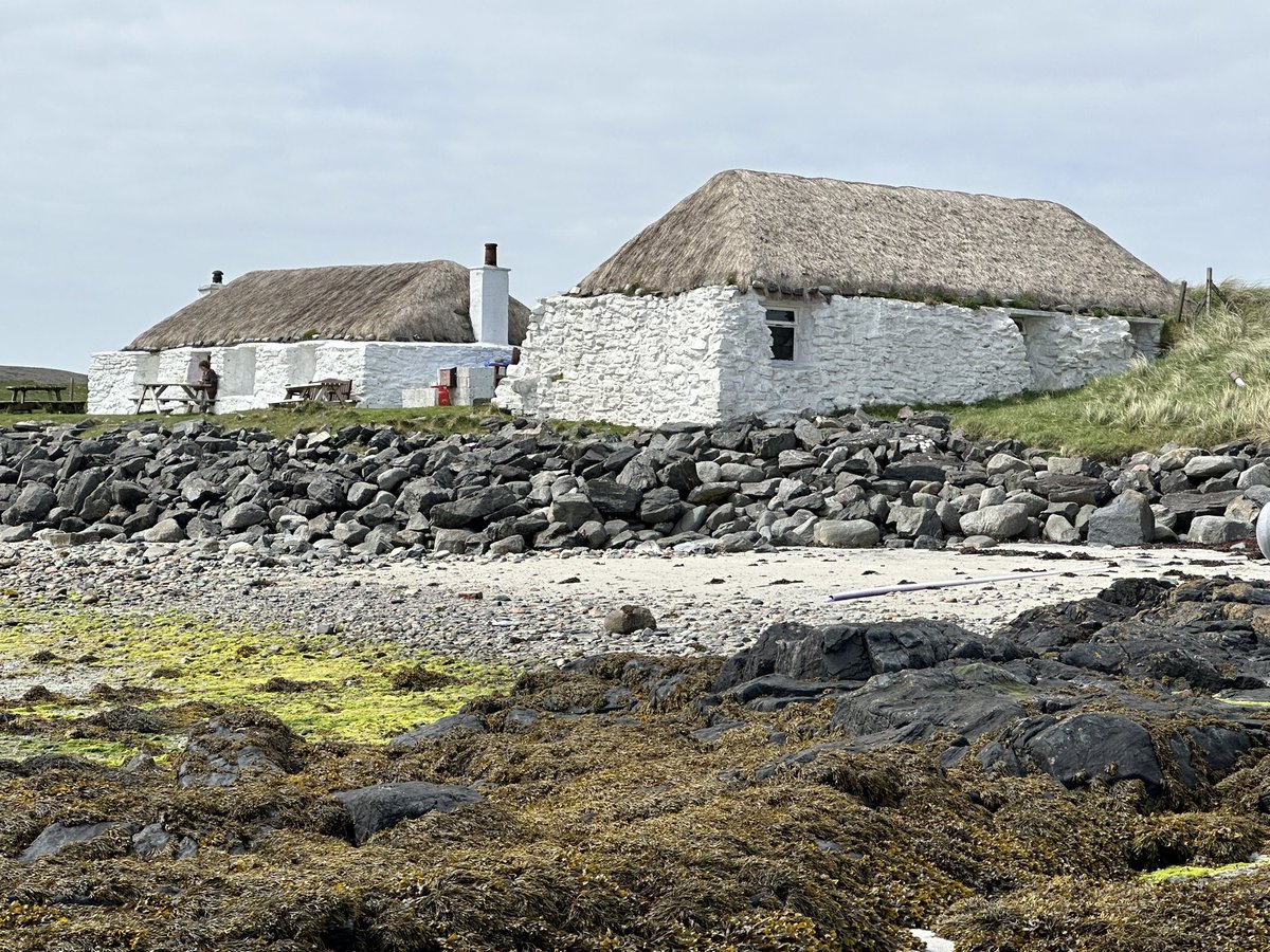 WWPostdadW's tweet photo. daughter T-‘s one-off stitched fabric collage tote bag: remembering many a childhood stay on #Berneray &amp; long days of play exploring natter song #GatliffTrust Hostel

spot us one day searching for tiny pink cowries along #machair #OuterHebrides bays

see|try|explore|learn|imagine https://t.co/nF6l5z8bxh