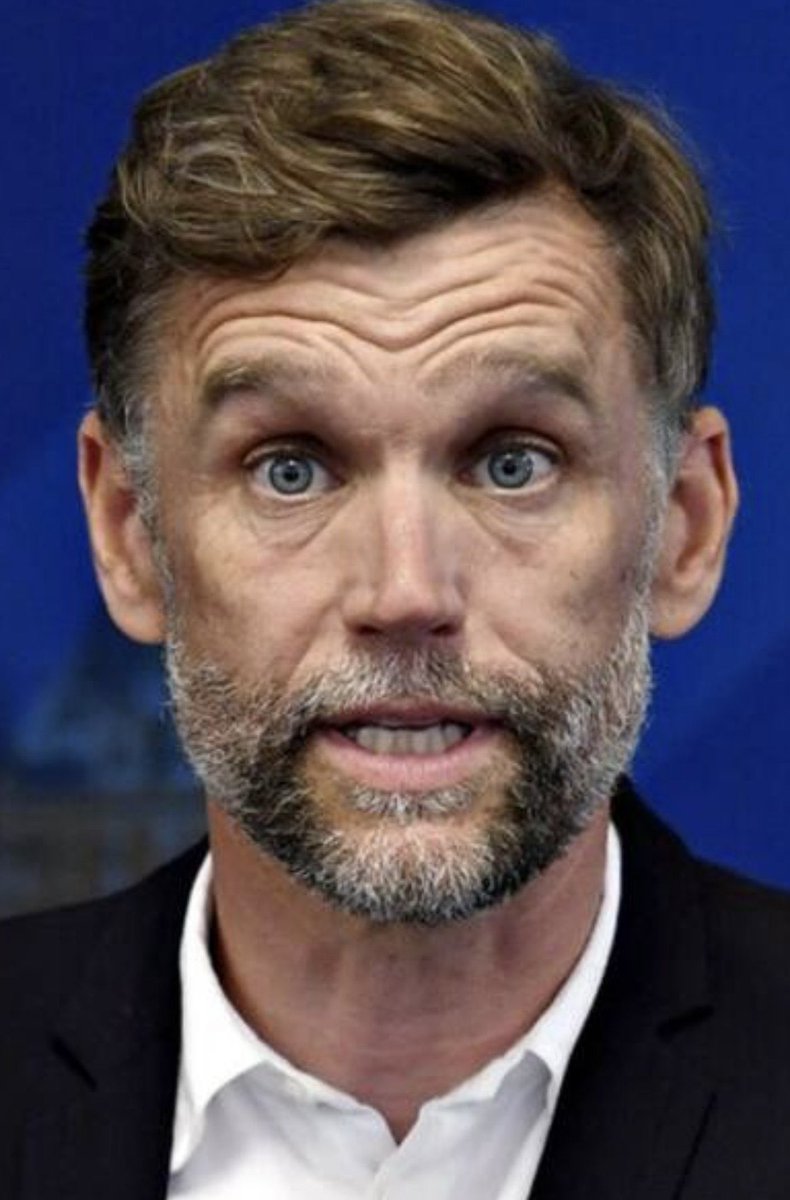 Pendant que les jeunes ménages peinent à accéder à la propriété, cet idiot, avec l’aide de Legault et Trudeau s’apprête à dépenser une fortune pour un projet que la majorité des citoyens de Québec ne veulent pas. Ne pas oublier que cet argent vient de vos poches.