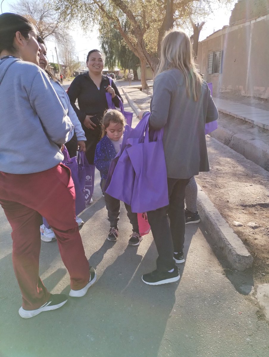 ericappulido's tweet photo. 💡Recorrimos B° La Gloria acercando el programa #GCilumina .
💪Por más acciones que contribuyan a una mayor eficiencia energética.
#GCsustentable #CreciendoJuntos https://t.co/DWmGc9ahuC