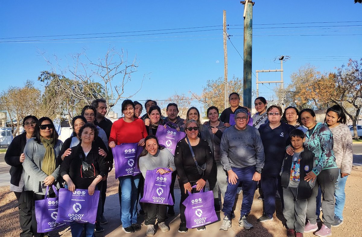 ericappulido's tweet photo. 💡Recorrimos B° La Gloria acercando el programa #GCilumina .
💪Por más acciones que contribuyan a una mayor eficiencia energética.
#GCsustentable #CreciendoJuntos https://t.co/DWmGc9ahuC