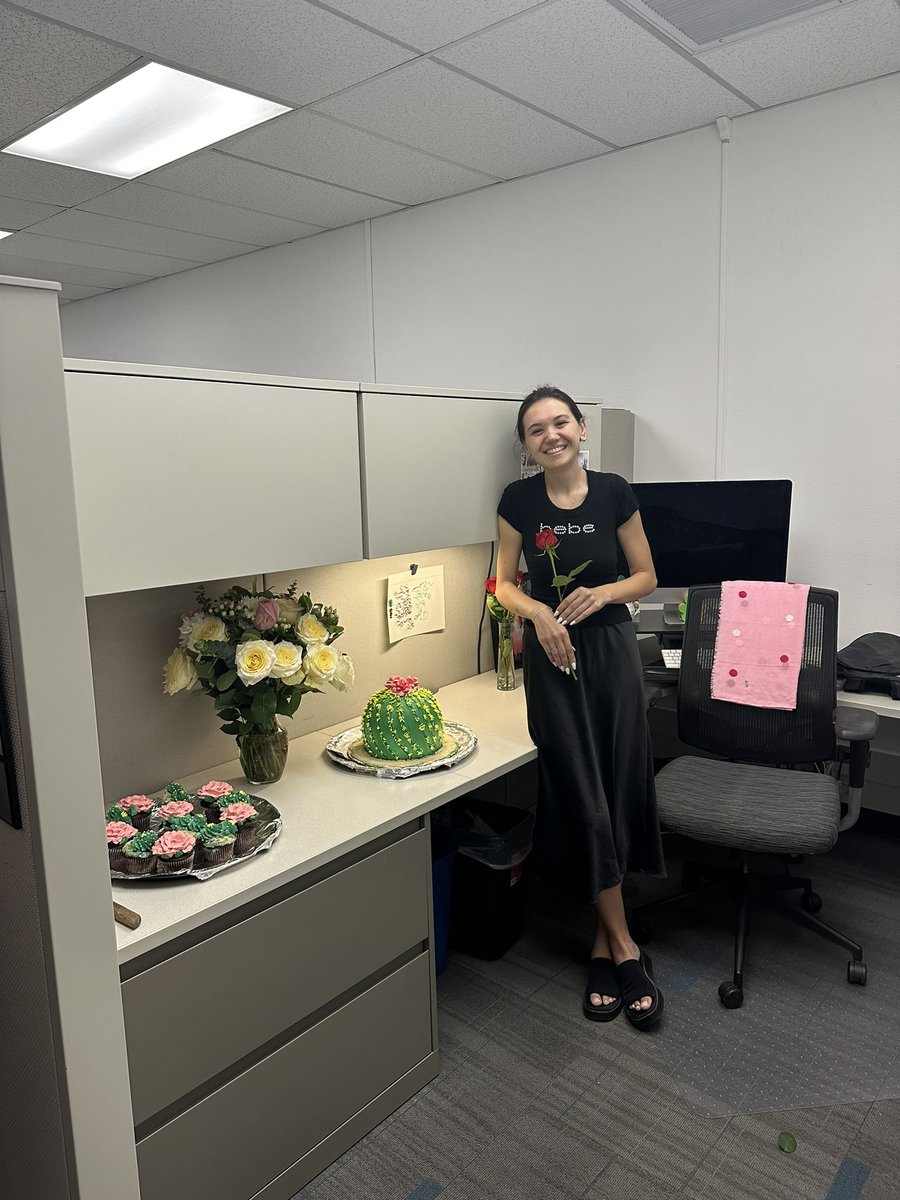 azrosecentre's tweet photo. The very BEST welcome back! Thank you @asugradcollege for such a special and loving return. 🌹

This Rose is proud to be a Sun Devil! https://t.co/ndLjXjpVvI