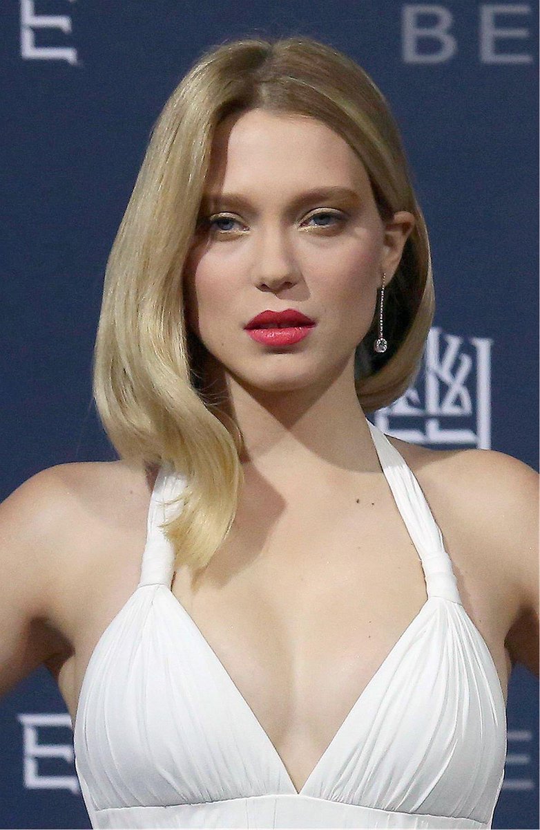 BeguiledDaisy's tweet photo. “You shouldn't stare.”
“Well, you shouldn't look like that.” https://t.co/mQtn4q5OEY