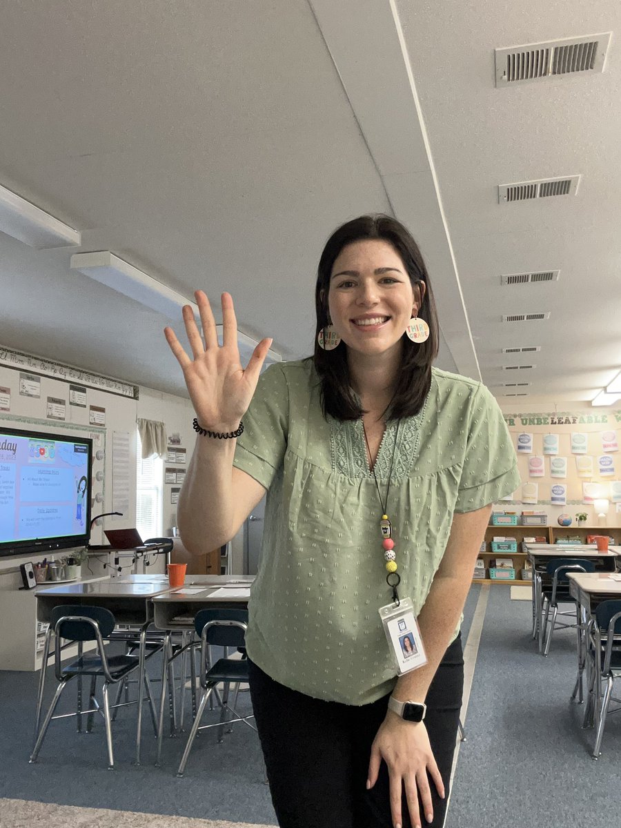 Ms_Grainer's tweet photo. Had a great first day! Year 5 of teaching is going to be the best year yet!💚💛 https://t.co/MBN6EKJMSP