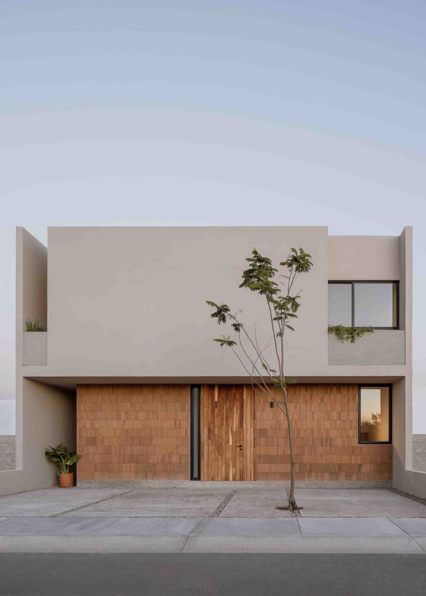 arqzon's tweet photo. Casa San Martín / Toru Arquitectos
Una casa para venta que trata de adaptarse para cualquier público, con una optimización de acabados y costos, pero sin sacrificar la estética y la forma atractiva. Checa todos los detalles y planos aquí 👉 https://t.co/texDAJb6NM https://t.co/S0jE2A29jC