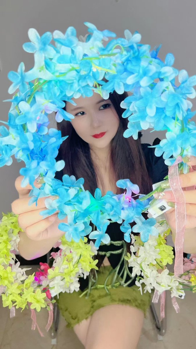 tanjun26292144's tweet photo. 🍀🍀上新品串花仙女花环批发5.8元一个，一箱600个.仙欲飘飘的小花，搭配七彩闪灯，三档可调节快闪慢闪一直常亮，大人小孩都喜欢😍适合公园广场夜市旅游景点游乐园门口步行街庙会赶大集小本创业㊗️老板发财[發][發][發][發][發][發][發] https://t.co/jf2B5Zivye
