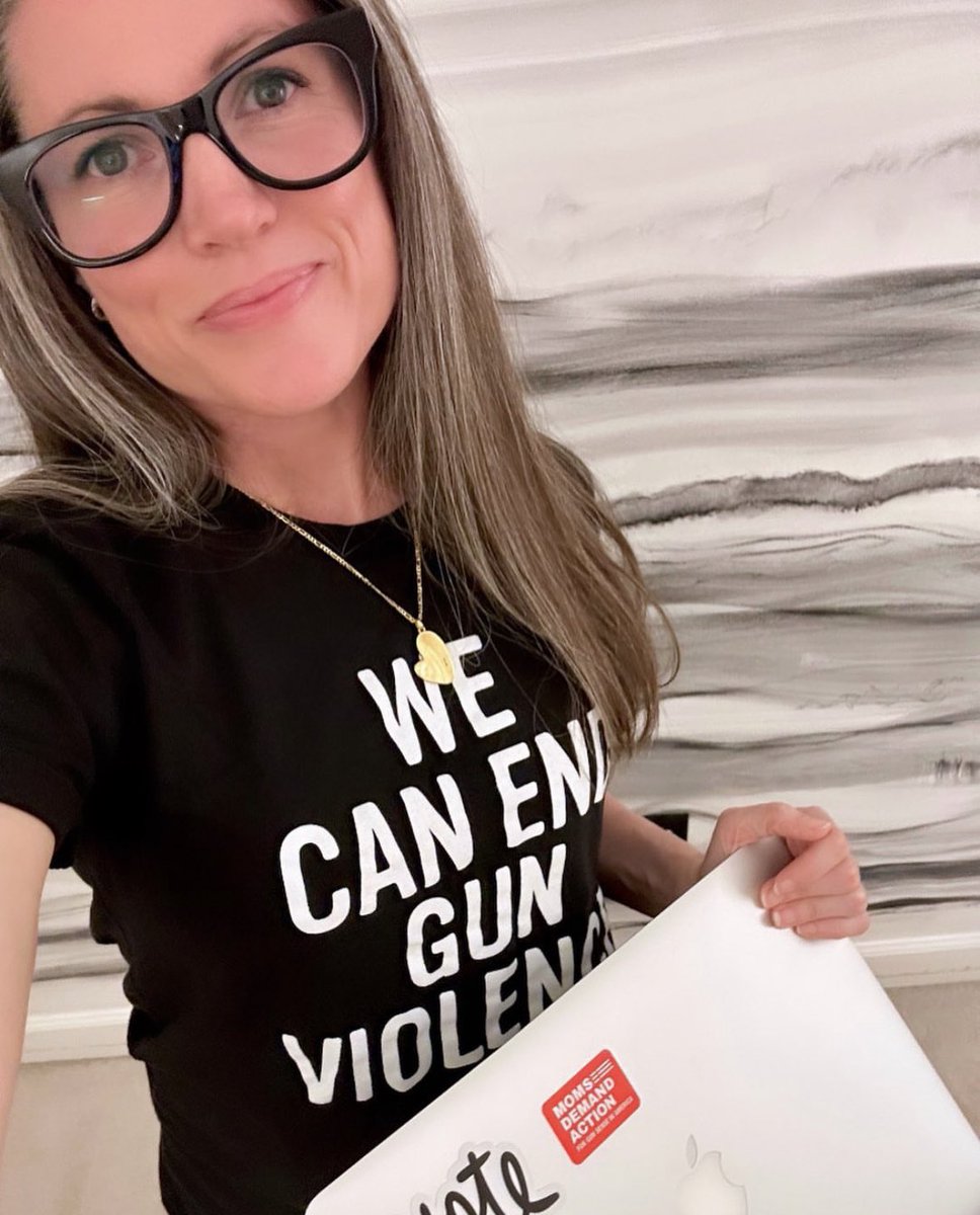💔 We must #DisarmHate. I just signed my name to demand our lawmakers take action — we must keep assault weapons out of the hands of white supremacists & violent extremists. @MomsDemand 

JOIN ME add your name here: etwn.us/45uhtWO