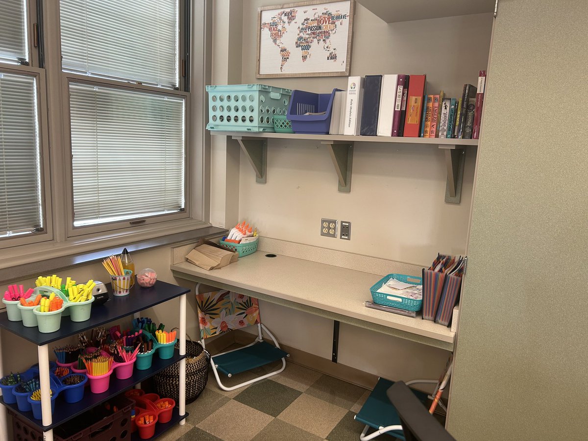 MrsMoll_'s tweet photo. New year, new grade, new content, new room🎉 What a great first day of my 4th year at CMS with my 8th graders❤️🖤

#RSDproud https://t.co/Xn0oPNX9Eg