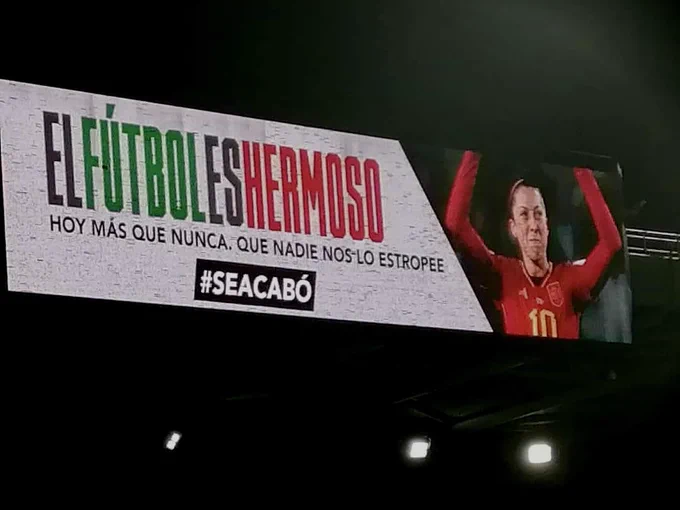 Erafutbolfem's tweet photo. 👏 Gran detalle del @realracingclub mostrando su apoyo a @Jennihermoso a través del videomarcador:

✍️ "El Fútbol es Hermoso. Hoy más que nunca, que nadie nos lo estropee" https://t.co/o3iCw3Wduo