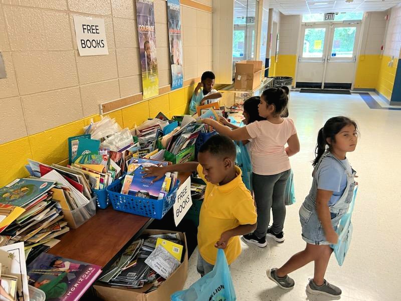 Central_ElemE4E's tweet photo. Oh yea, we're still excited about all things literacy over here! Our 1st graders are excited to shop for books to build their at-home libraries! 📚❤️ https://t.co/CMlpL5RcqP