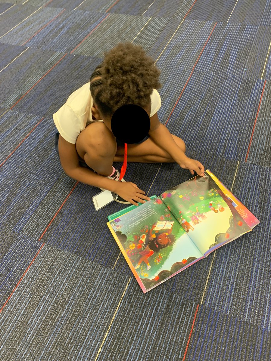 mosshavenlib's tweet photo. Library is back! Loved having K and 2nd grade review procedures.

@josevegaMHE 
@MossHavenPTA 
@LIBRARIESinRISD https://t.co/qRaAr8UJte