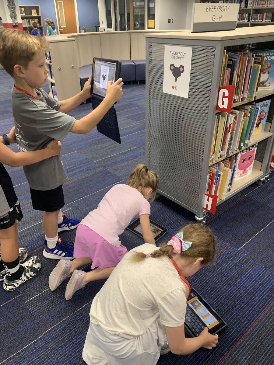 mosshavenlib's tweet photo. Library is back! Loved having K and 2nd grade review procedures.

@josevegaMHE 
@MossHavenPTA 
@LIBRARIESinRISD https://t.co/qRaAr8UJte