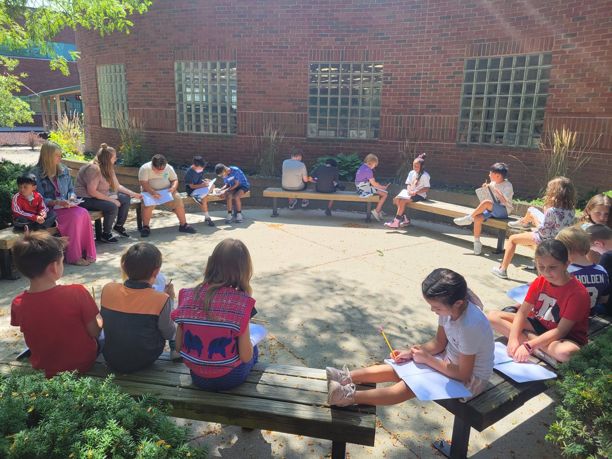 Room102and103's tweet photo. A perfect day to do our writing in the courtyard 📝🌞
#cheetahpride https://t.co/Kx9B69YwCI