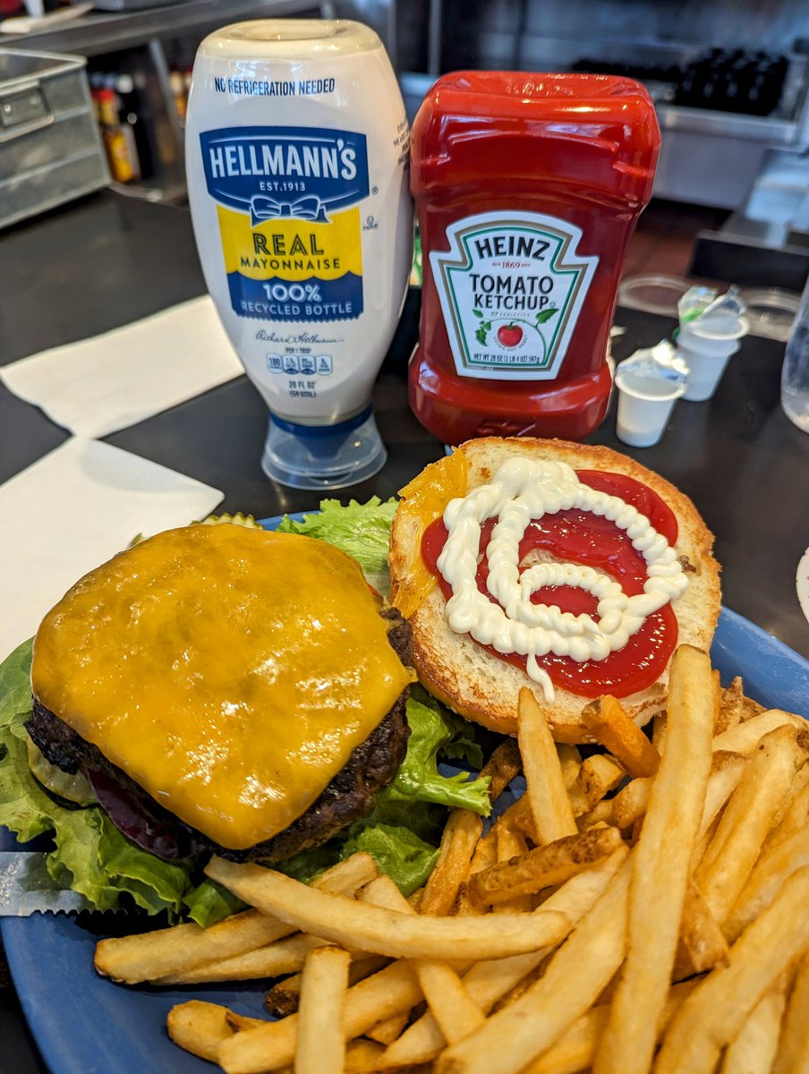 ✨ Dining Near Me ✨ tweet media