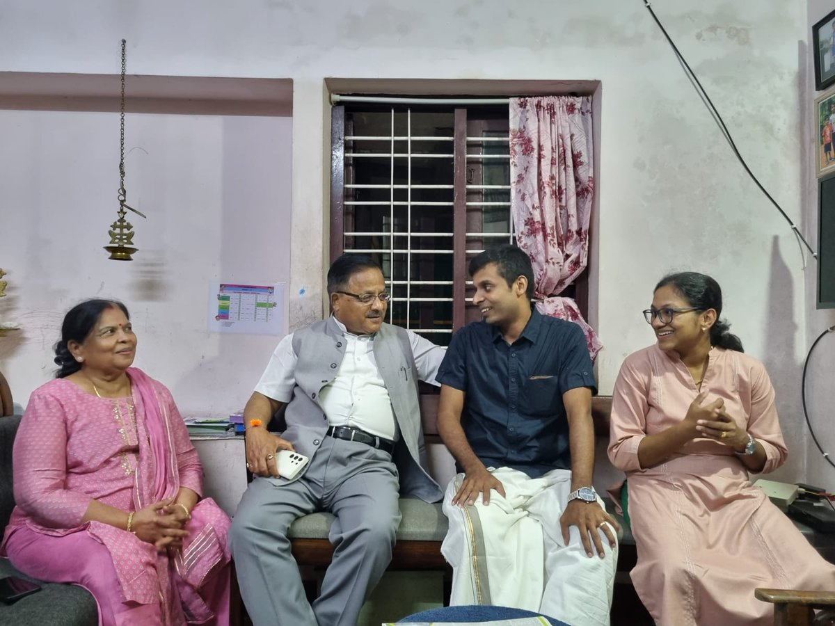 Dr. Radha Mohan Agarwal engaged in a discussion with Dr. Arun, a dental surgeon, voter of booth number 93 at Pampady Panchayat in Velloor, during which they explored the progress accomplished by the Union Government led by Shri Narendra Modi government.