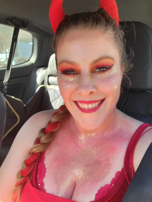 Glitter boobs for the win!!! https://t.co/6O5PzvApxt